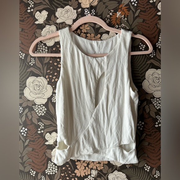 NWOT superdown Lillie Cut Out Top in white size small - Picture 4 of 5